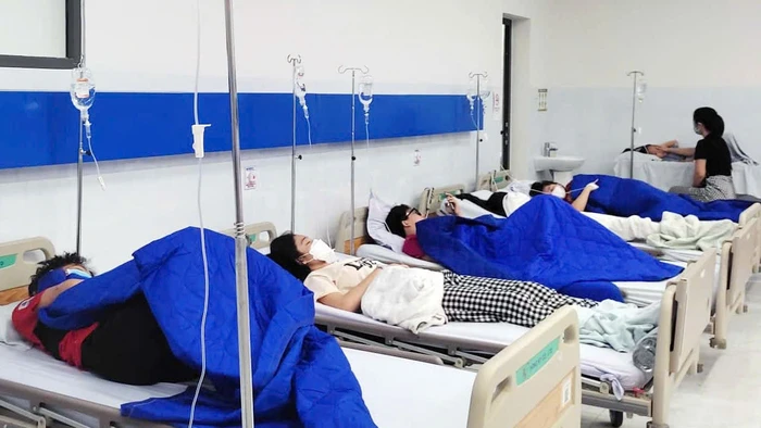 Nhiều người ở TPHCM nhập viện nghi ngộ độc thực phẩm sau tiệc tất niên. Ảnh: ITN.