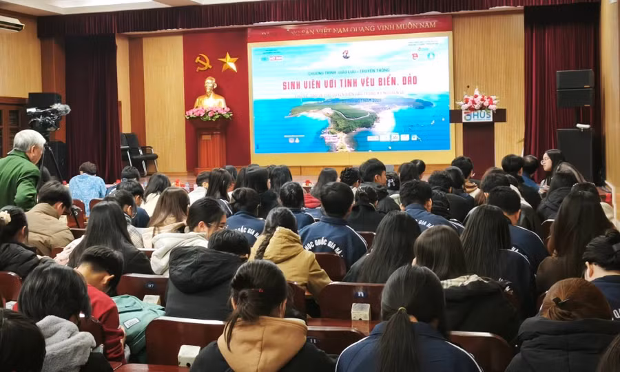Giao lưu Sinh viên với tình yêu biển đảo, trong kỷ nguyên số.