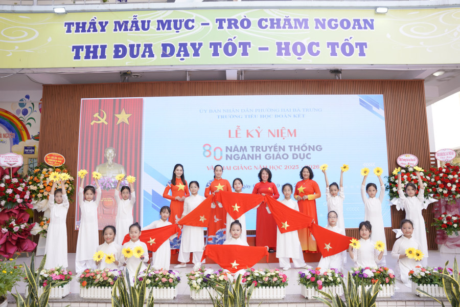 Tiết mục đặc sắc của cô và trò Trường Tiểu học Đoàn Kết (phường Hai Bà Trưng, Hà Nội). phq7503.jpg