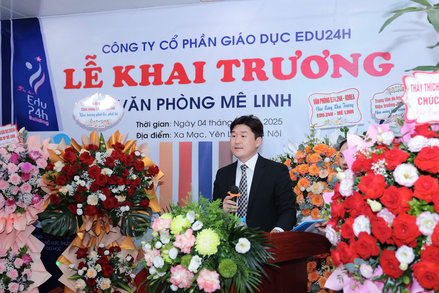 Mr. Jung Dae Jin, representative of Samsung Study Abroad Center. z6774315145142-552ecb6adec19635513b17e180209d95.jpg