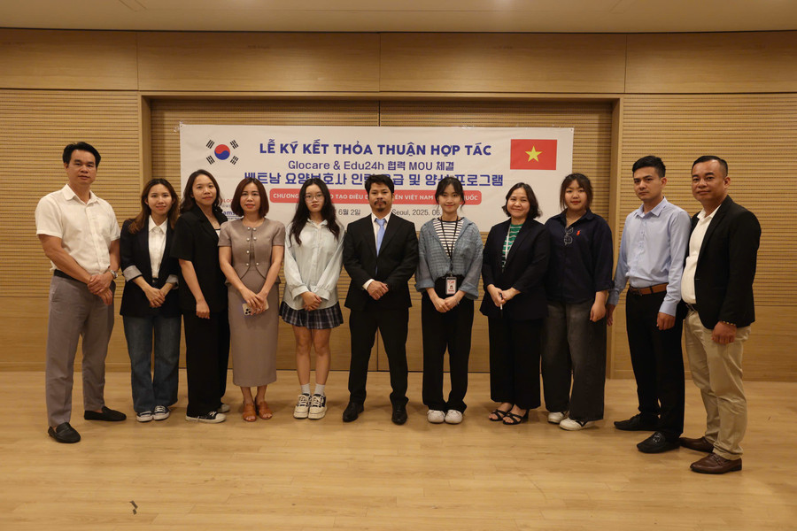 Lễ ký kết Biên bản ghi nhớ hợp tác (MOU) giữa Glocare và Công ty Cổ phần Giáo dục Edu24h đã diễn ra long trọng với sự tham dự của đại diện các trường cao đẳng, đại học ngành Điều dưỡng tại Hàn Quốc, các đối tác giáo dục, du học sinh Việt Nam và báo chí hai nước. z6703677324277-bb15693824006cf8523bdbdf32b9c5eb.jpg