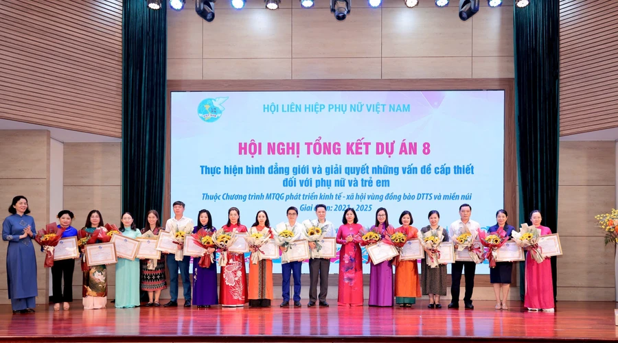 Hội nghị tổng kết Dự án 8 “Thực hiện bình đẳng giới và giải quyết những vấn đề cấp thiết đối với phụ nữ và trẻ em”.