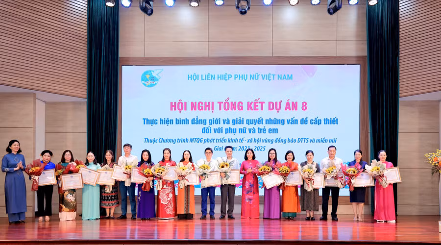 Hội nghị tổng kết Dự án 8 “Thực hiện bình đẳng giới và giải quyết những vấn đề cấp thiết đối với phụ nữ và trẻ em”.