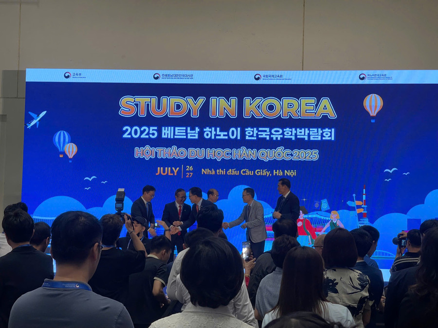 Đóng vai trò là đơn vị tham gia và cầu nối chiến lược, Edu24h mang đến hội chợ một hệ sinh thái hỗ trợ toàn diện cho hành trình du học Hàn Quốc. z6846434787435-f82eaa2acdea0ee57eaddf3f9ba9c855.jpg