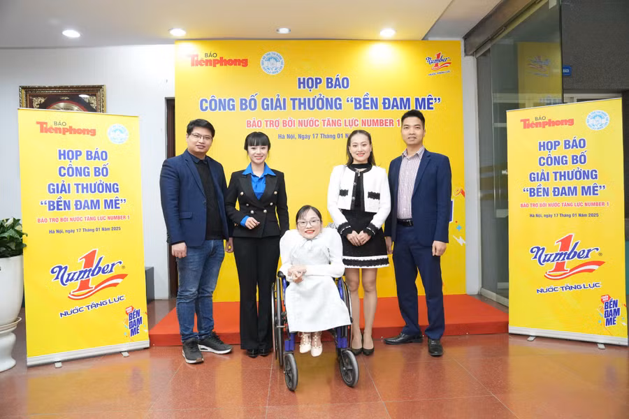 Các tài năng trẻ qua các năm tại chương trình Công bố Giải thưởng Bền Đam Mê. 