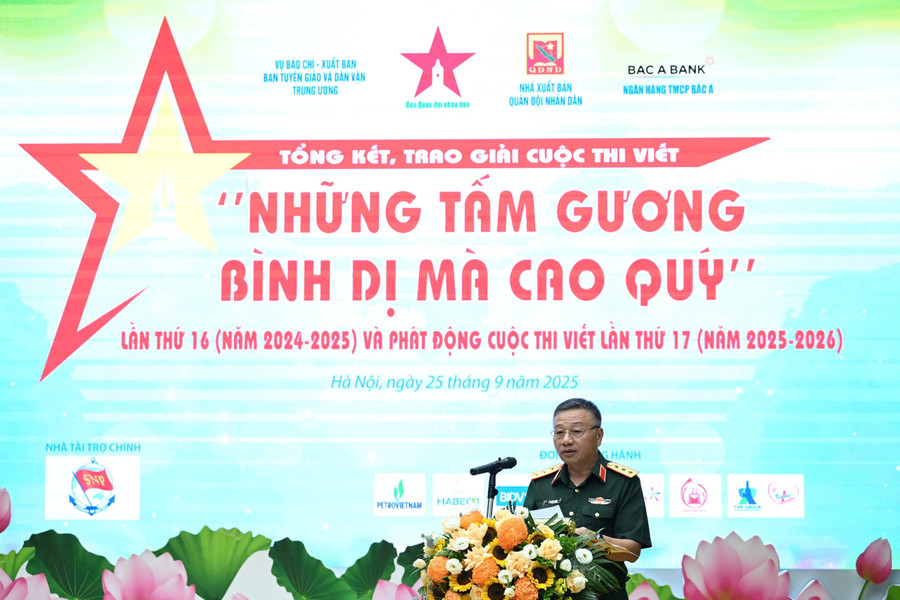 Thượng tướng Lê Quang Minh, Phó chủ nhiệm Tổng cục Chính trị Quân đội nhân dân Việt Nam, Bí thư Đảng ủy Cơ quan Tổng cục Chính trị phát biểu. z7048032364997-c9390659014bb3401215f1c528b62b9a.jpg