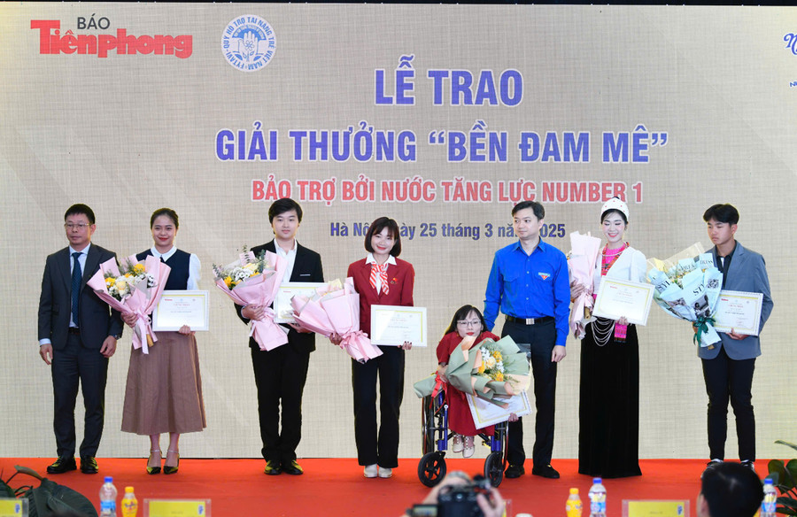 Các gương mặt trẻ tiêu biểu có mặt tại lễ trao giải.