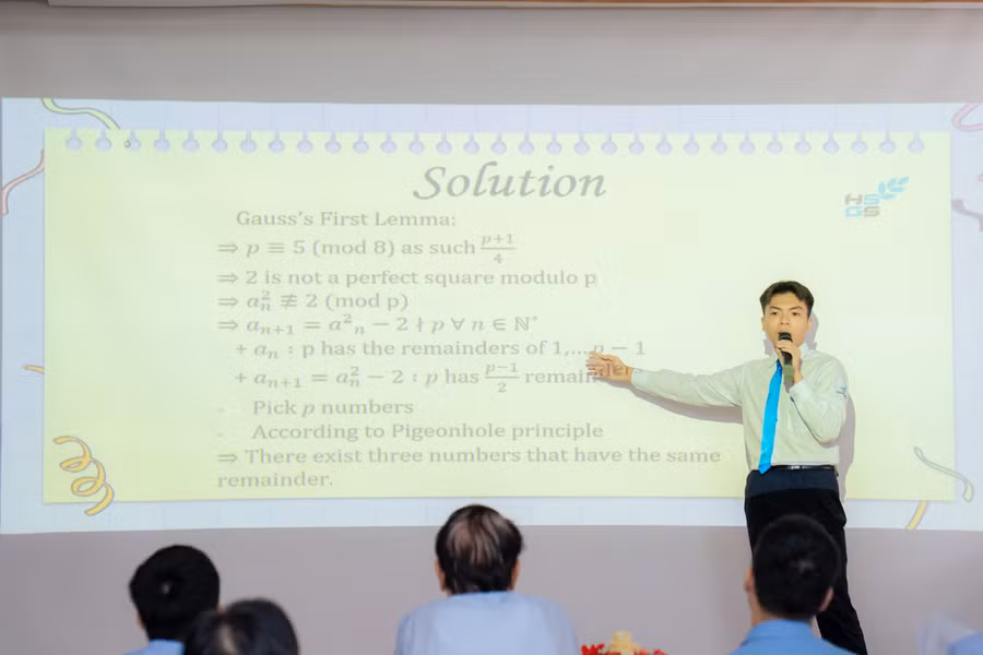 Học sinh tham gia cuộc thi "Khám phá và Sáng tạo trong Toán học 2025".