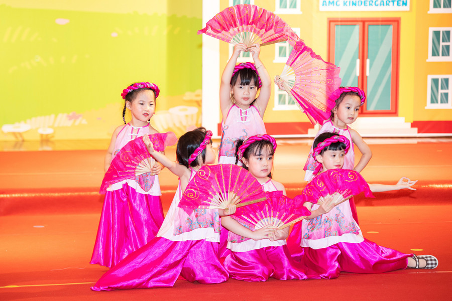 Các tiết mục văn nghệ do các em nhỏ tại AMG biểu diễn. hdh-5041.jpg