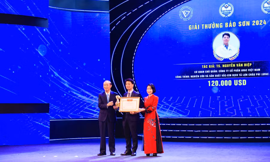 Tiến sĩ Nguyễn Văn Điệp giành giải ở lĩnh vực bảo vệ vật nuôi và môi trường.