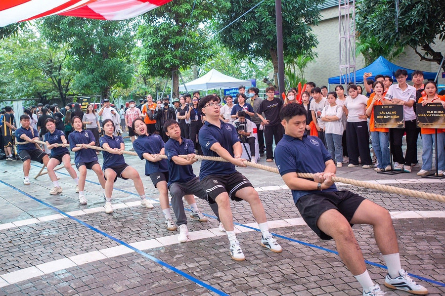 Kéo co là trò chơi dân gian quen thuộc và cũng là Di sản văn hóa phi vật thể đại diện của nhân loại do UNESCO ghi danh năm 2015, được lựa chọn làm bộ môn trung tâm, kết nối tinh thần đoàn kết và sức mạnh tập thể của thanh niên. gen-h-2-1760539646.jpg