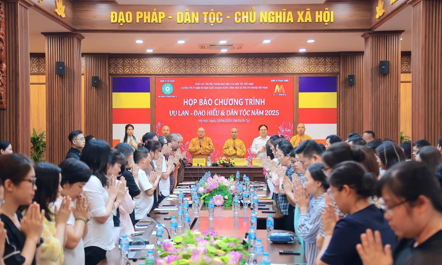 Quang cảnh buổi họp báo.