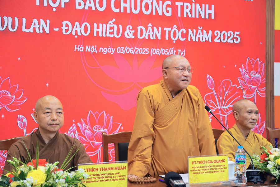 "Không chỉ là dịp thắp nén tâm hương tưởng niệm, hành trình còn là chuyến đi thức tỉnh tâm linh cho giới trẻ, để cảm nhận sâu sắc cái giá của độc lập và hòa bình. Đạo Phật, với giáo lý 'tứ trọng ân', trở thành nhịp cầu kết nối giữa cõi tâm linh và đời sống hiện thực – tiếp nối truyền thống yêu nước từ trong hạt giống đạo hiếu", hòa thượng Thích Gia Quang nhấn mạnh. z6667416348366-63cc1f3fff848e8ba5c4e62f57575de1.jpg