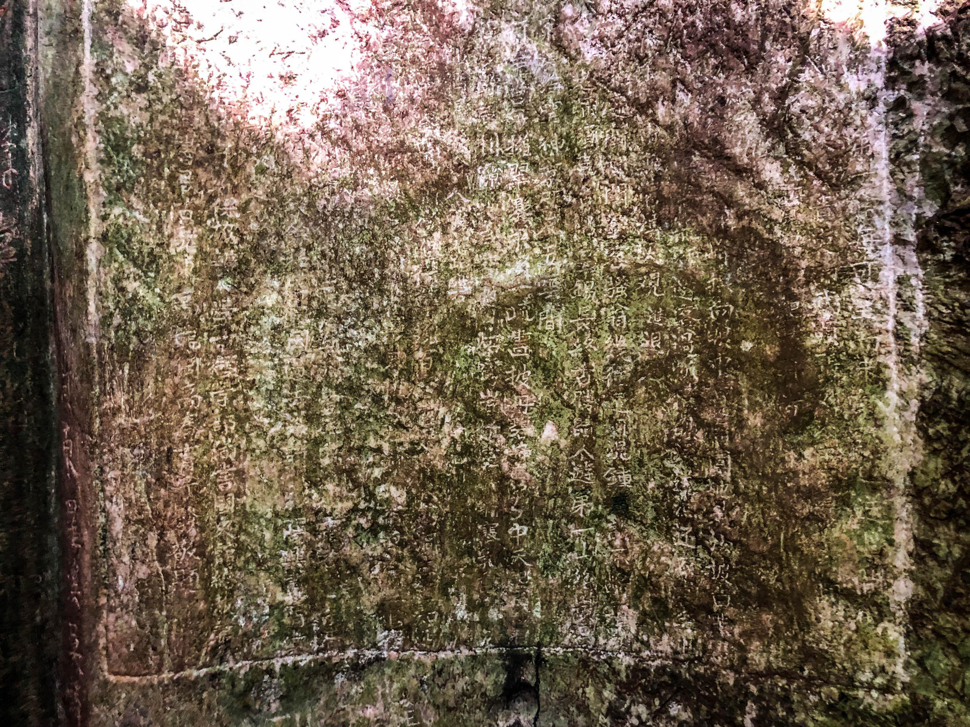 Theo nhận định của các chuyên gia, đây là nguồn di sản tư liệu quý hiếm, độc đáo, không thể thay thế, được các nhà nghiên cứu trong và ngoài nước quan tâm bởi những giá trị nhiều mặt về lịch sử, tôn giáo, địa lý, văn học, ngôn ngữ, nghệ thuật tạo hình, văn hóa và giáo dục. Theo nhận định của các chuyên gia, đây là nguồn di sản tư liệu quý hiếm, độc đáo, không thể thay thế, được các nhà nghiên cứu trong và ngoài nước quan tâm bởi những giá trị nhiều mặt về lịch sử, tôn giáo, địa lý, văn học, ngôn ngữ, nghệ thuật tạo hình, văn hóa và giáo dục.