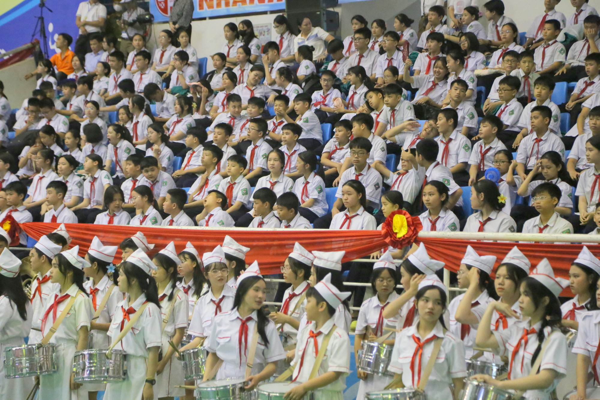 Học sinh cổ vũ tại Hội khỏe Phù Đổng. Học sinh cổ vũ tại Hội khỏe Phù Đổng.