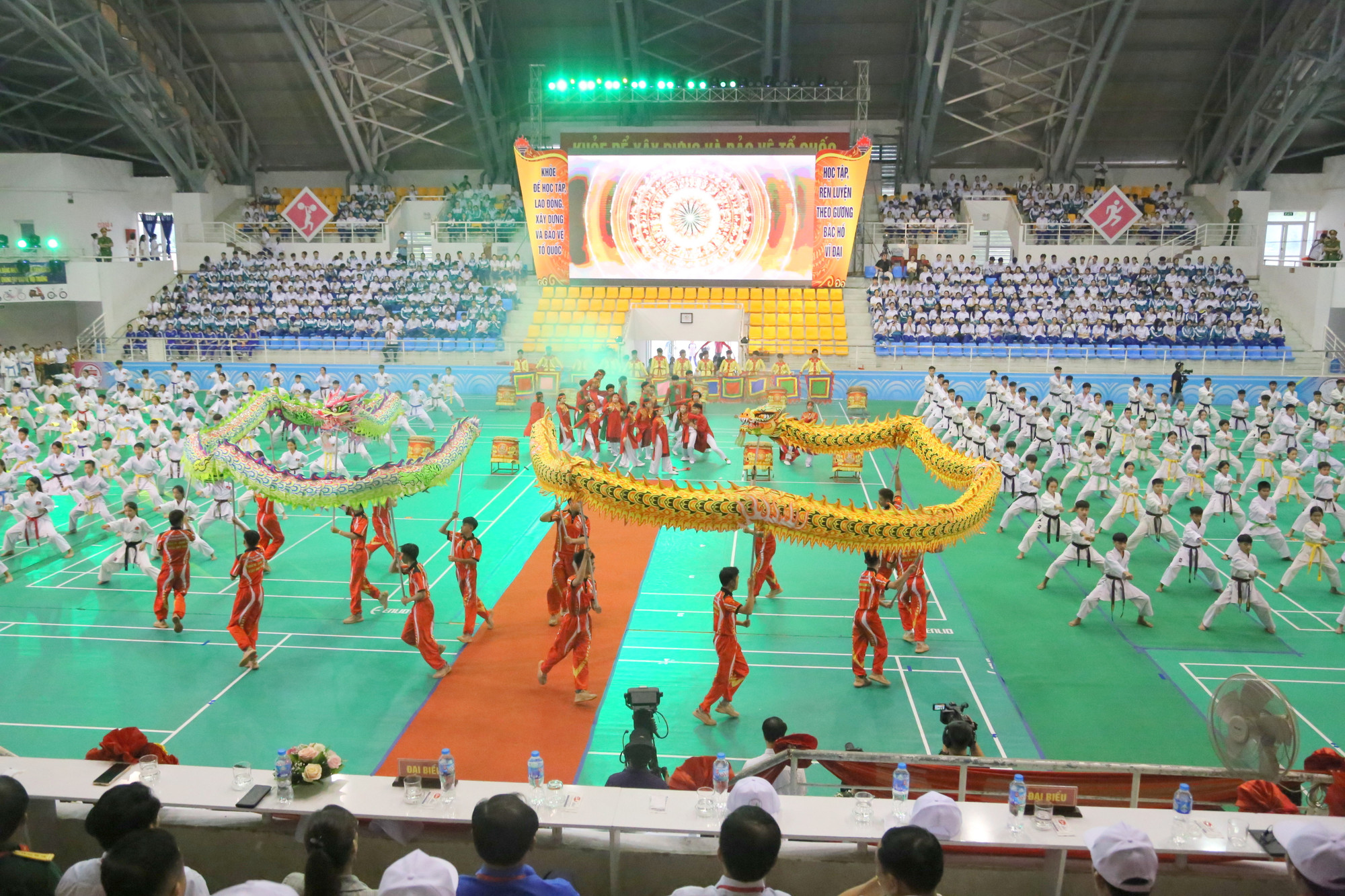 Màn đồng diễn ấn tượng tại Lễ Khai mạc. Màn đồng diễn ấn tượng tại Lễ Khai mạc.