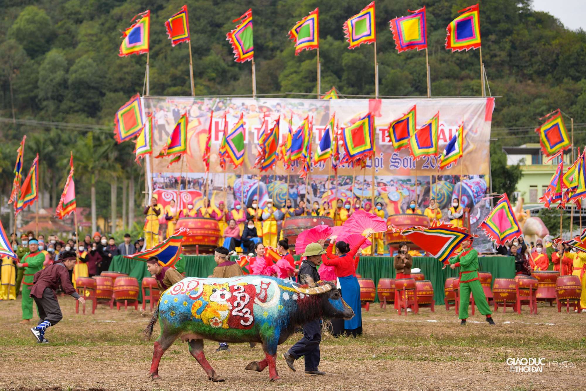 Kể từ đó, Lễ hội Tịch điền trở thành mỹ tục được các triều đại về sau thực hiện một cách trang trọng, thành kính. Lễ hội ăn sâu vào tâm linh người dân, trở thành di sản, nét sinh hoạt văn hóa độc đáo mỗi dịp đầu Xuân mới. Kể từ đó, Lễ hội Tịch điền trở thành mỹ tục được các triều đại về sau thực hiện một cách trang trọng, thành kính. Lễ hội ăn sâu vào tâm linh người dân, trở thành di sản, nét sinh hoạt văn hóa độc đáo mỗi dịp đầu Xuân mới.