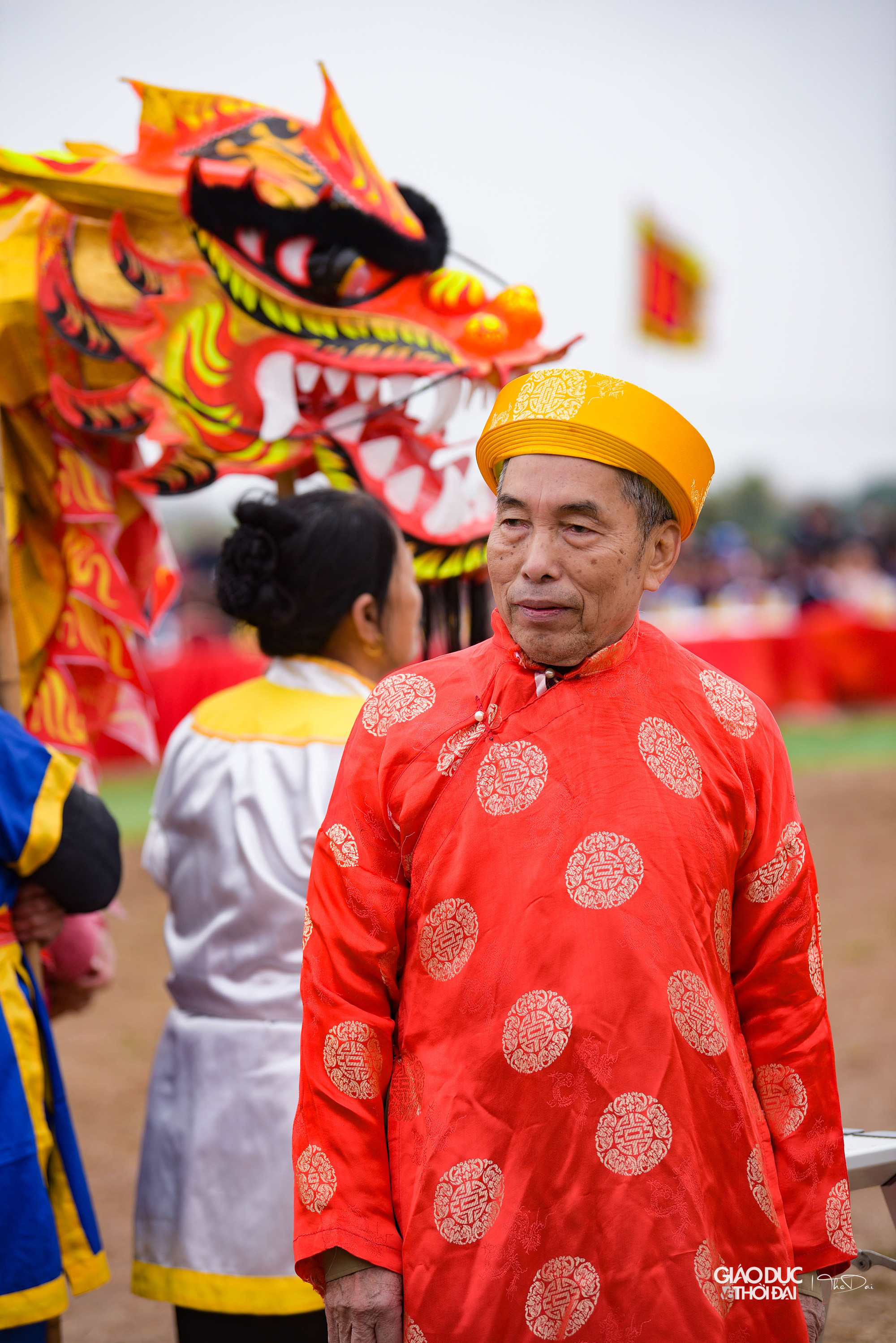 Ông Nguyễn Ngọc An (73 tuổi) ở thôn Linh Trung, vào vai vua Lê Đại Hành. Ông Nguyễn Ngọc An (73 tuổi) ở thôn Linh Trung, vào vai vua Lê Đại Hành.
