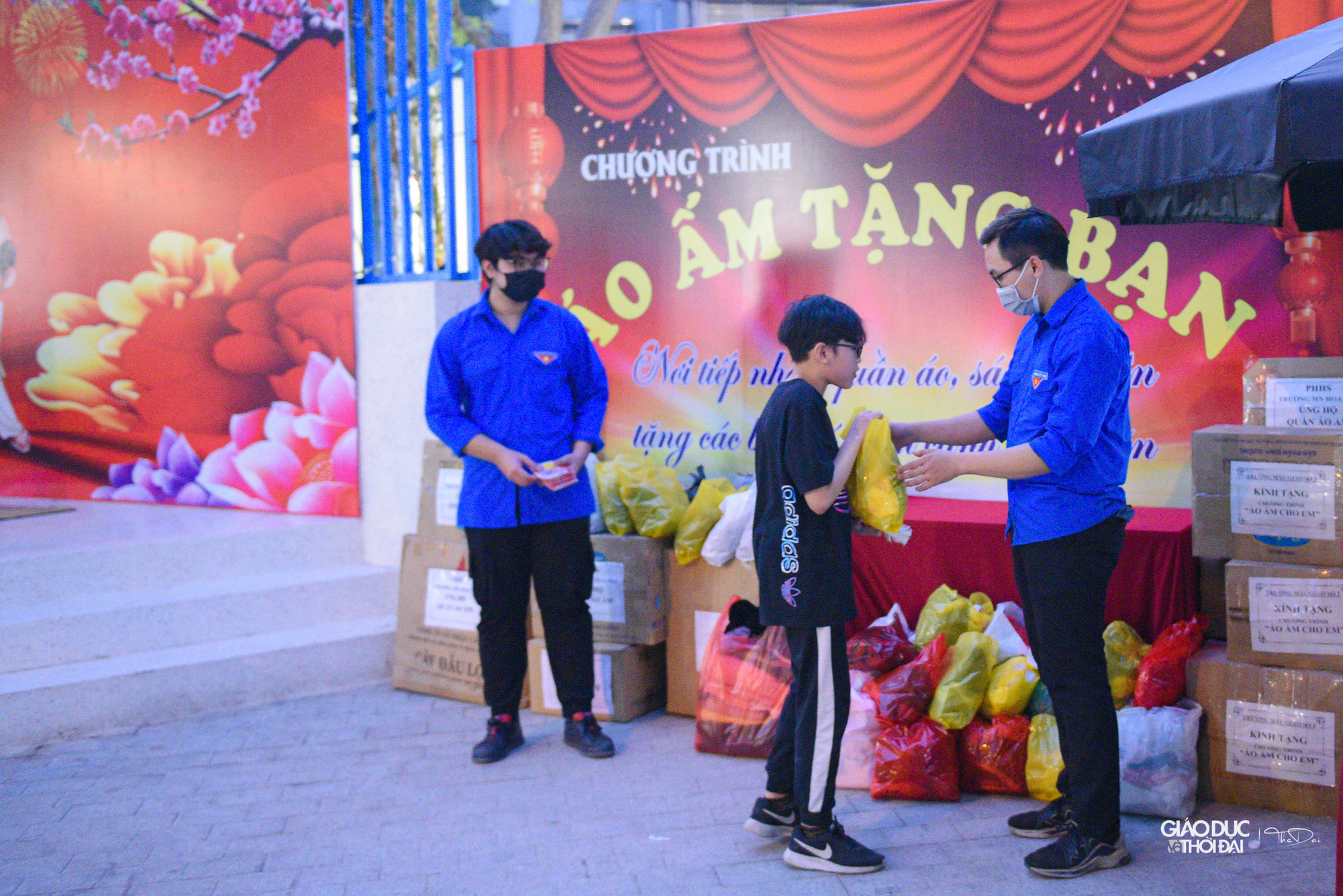 Chương trình thiện nguyện “Áo ấm tặng bạn” được phát động rộng rãi trong các tầng lớp nhân dân, các trường học trên địa bàn phường với mong muốn cùng sẻ chia, giúp đỡ với tinh thần tương thân, tương ái…