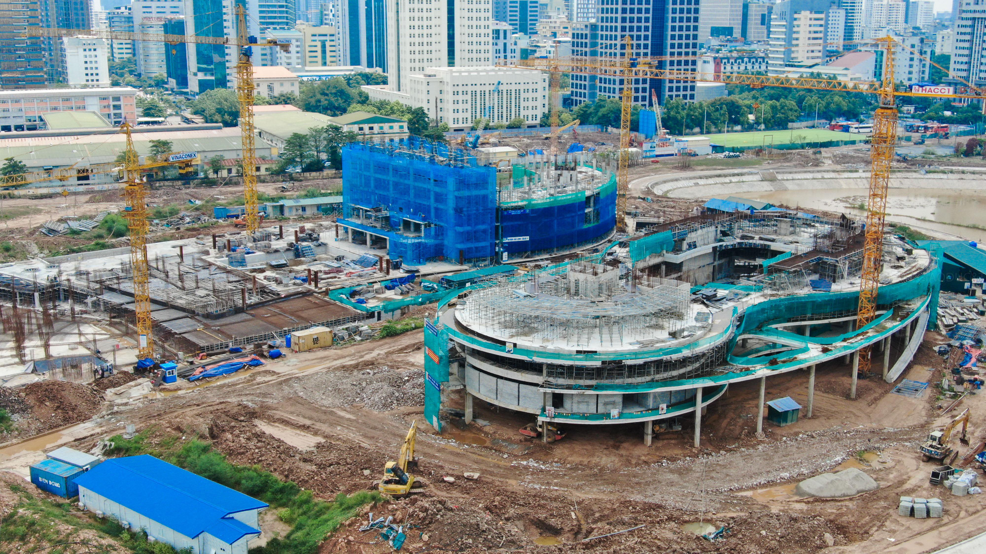 Công trình gồm nhà hát khoảng 800 chỗ; rạp chiếu phim 3D-4D 200 chỗ; nhà thi đấu khoảng 500 chỗ - bể bơi 10 làn bơi; nhà học và thư viện Tháp Thiên văn và khối hành chính - văn phòng... kết hợp với trang thiết bị tự động thông minh, hiện đại.