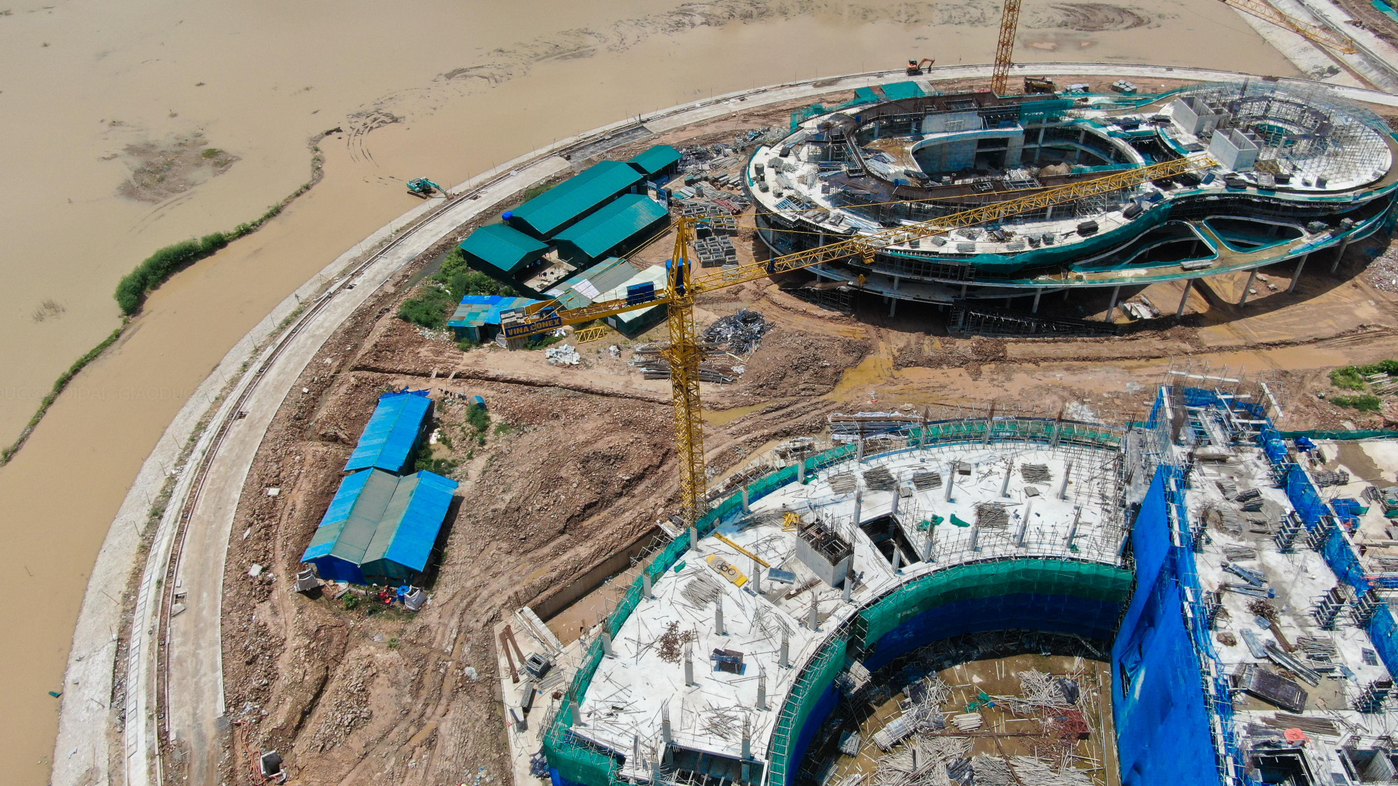 Trước đó, theo Ban Quản lý dự án đầu tư xây dựng công trình văn hóa - xã hội TP.Hà Nội, Cung thiếu nhi Hà Nội hiện nằm trên phố Lý Thái Tổ (quận Hoàn Kiếm) có tổng diện tích 8.100 m2 được xây dựng từ năm 1973.