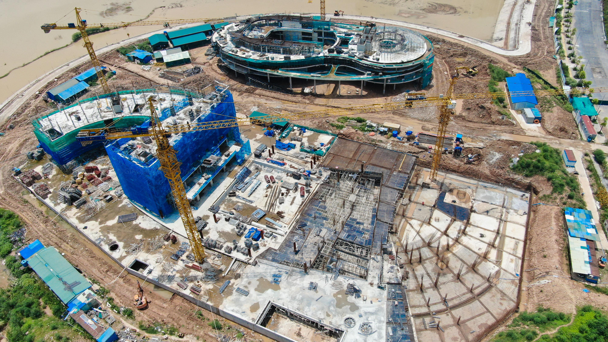 Tổng thể dự án Cung Thiếu nhi Hà Nội chia thành 2 khu. Trong đó nhà A gồm tổ hợp rạp chiếu phim, câu lạc bộ nghệ thuật, nhà hát đa năng, vườn thực nghiệm, nhà B bao gồm Khối Nhà hành chính; Tháp Thiên văn; Nhà thi đấu và bể bơi; Nhà học và Thư viện.