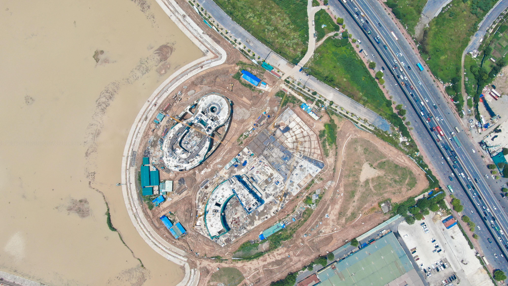 Dự án xây dựng Cung Thiếu nhi mới tại Hà Nội được UBND TP Hà Nội phê duyệt tại Quyết định số 4493/QĐ-UBND ngày 29/8/2014 và phê duyệt điều chỉnh dự án tại Quyết định số 4608/QĐ-UBND ngày 14/10/2020.