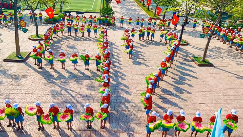 Một hoạt động ngoài giờ lên lớp, hoạt động ngoại khóa, chào mừng các ngày lễ quê hương đất nước của học sinh Trường Tiểu học Thạch Khê.