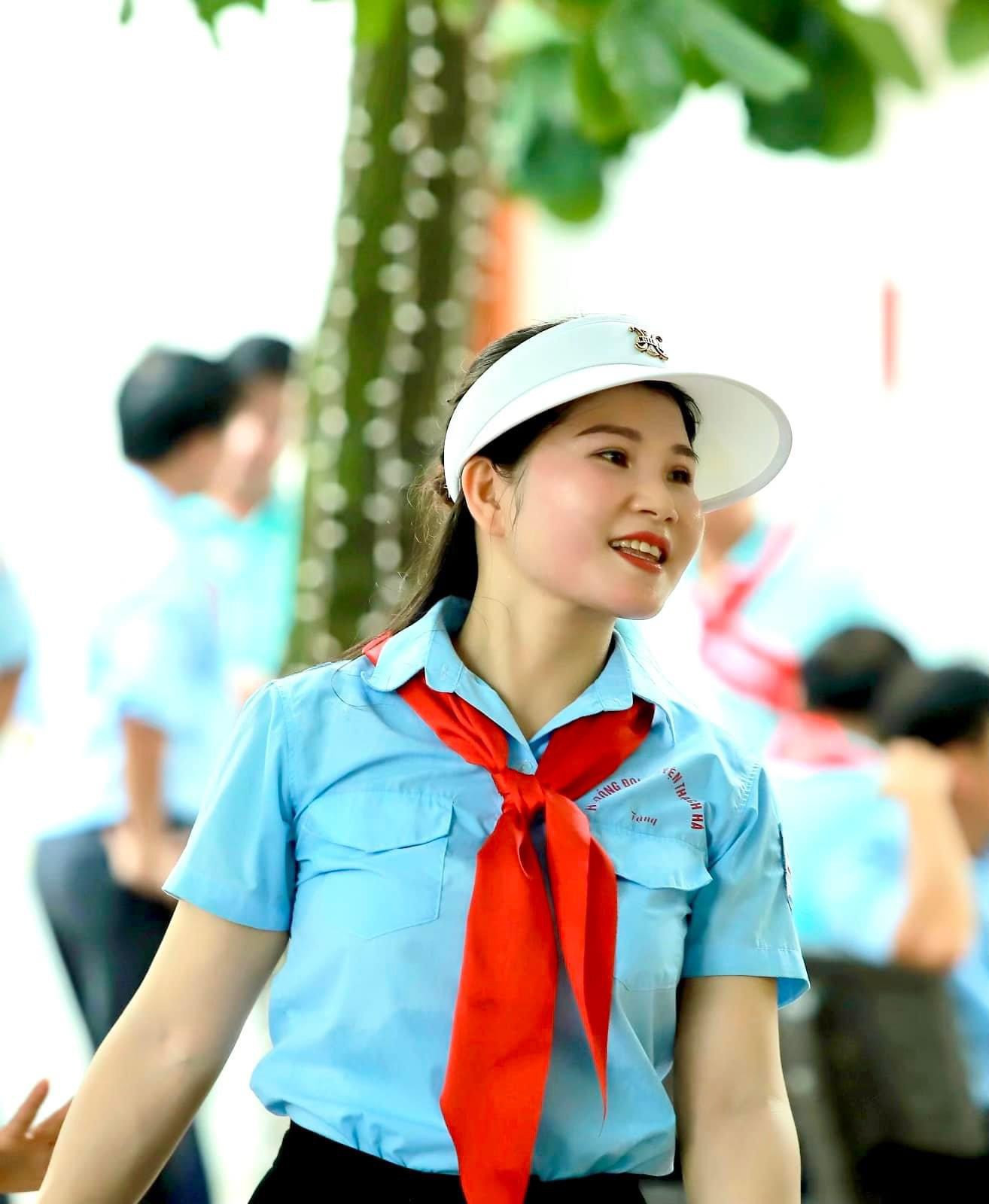 “Khi mới làm Tổng phụ trách Đội ai cũng bỡ ngỡ. Tuy nhiên, muốn thành công, ngoài năng khiếu phải đam mê, ham học hỏi và kế hoạch cụ thể, trọng tâm trong năm để bố trí thời gian phù hợp”, cô Thu tâm sự.