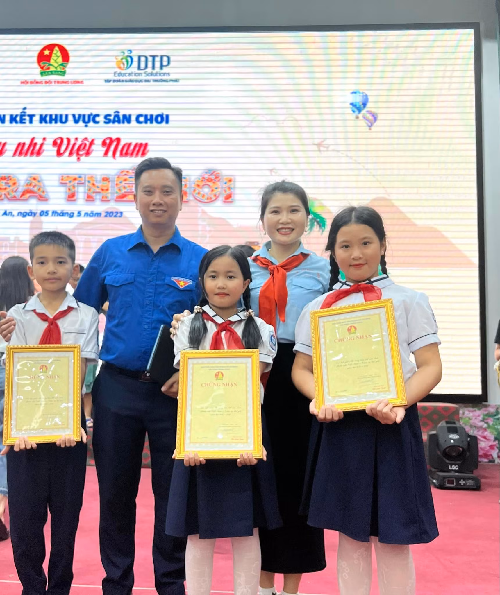 Với những những nỗ lực của bản thân, cô giáo Thu đã đưa phong trào Đội của đơn vị đạt được nhiều thành tích cao. Bản thân cô Thu, nhiều năm liền được Trung ương Đoàn TNCS Hồ Chí Minh, Hội đồng đội Tỉnh tặng Bằng khen đã có thành tích xuất sắc trong công tác Đội và phong trào thiếu nhi...