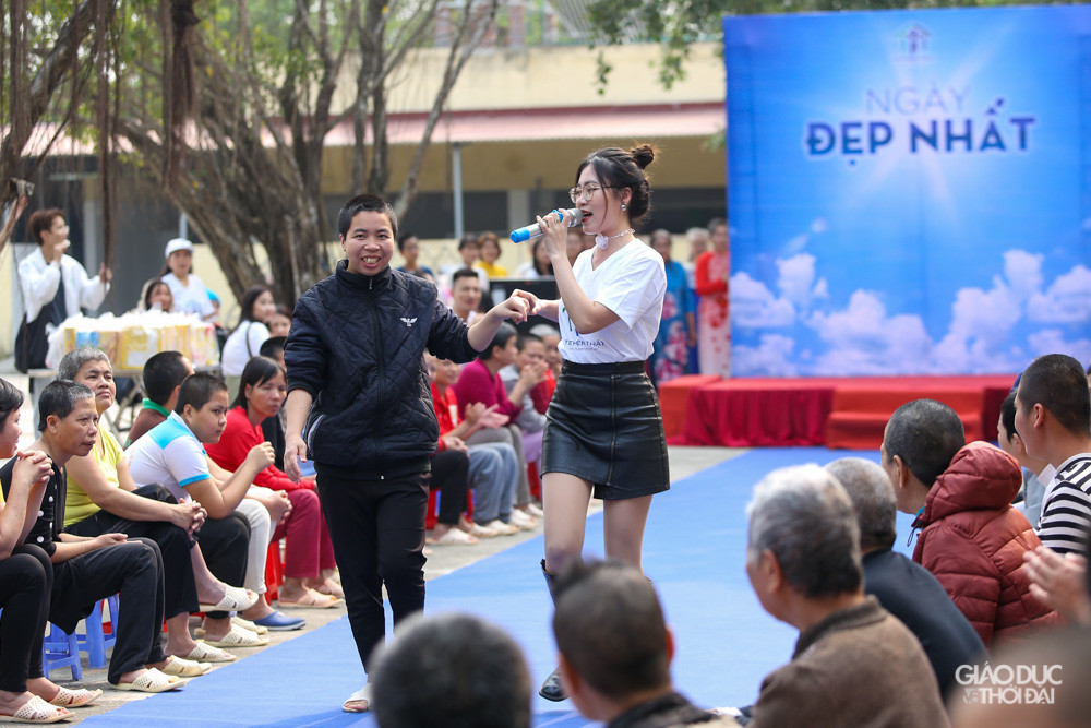 Ước mơ được về nhà nấu cho mẹ ăn một bữa vịt om sấu của Hồng Ngọc, ước mơ được khỏi bệnh, ước mơ được gặp mẹ, ước mơ có một ngôi nhà nhỏ và ước mơ tìm thấy gia đình của chị Thu.