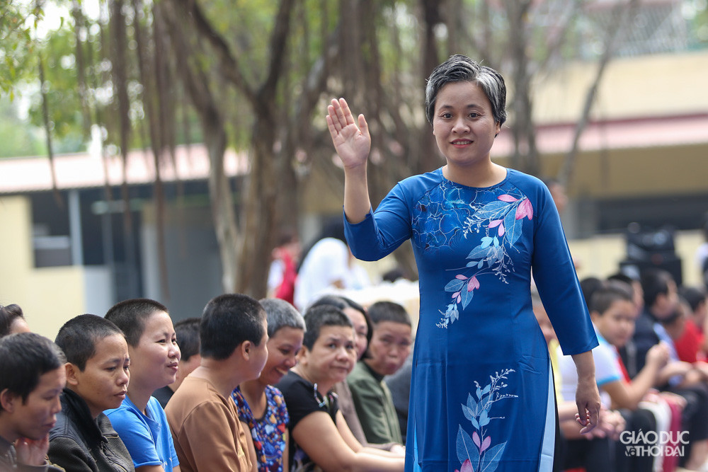 Và trên tất cả, ước mơ lớn nhất của họ đó là được trở thành 1 người bình thường.