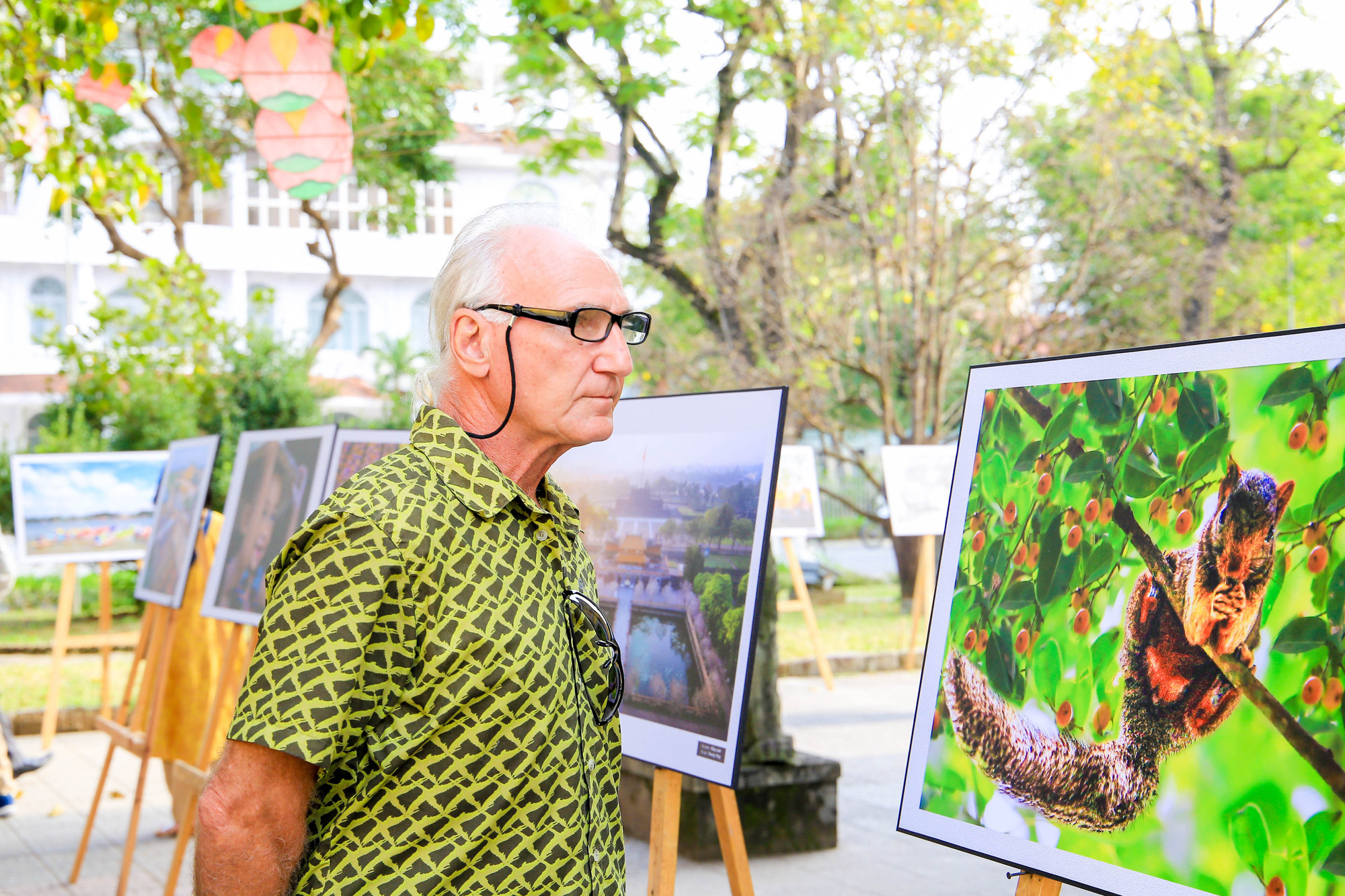 Thông qua hoạt động triển lãm, các tác phẩm của nghệ sĩ nhiếp ảnh sẽ đem đến cho công chúng những góc nhìn sống động trong cuộc sống hiện tại. (Ảnh: Hoàng Hải)