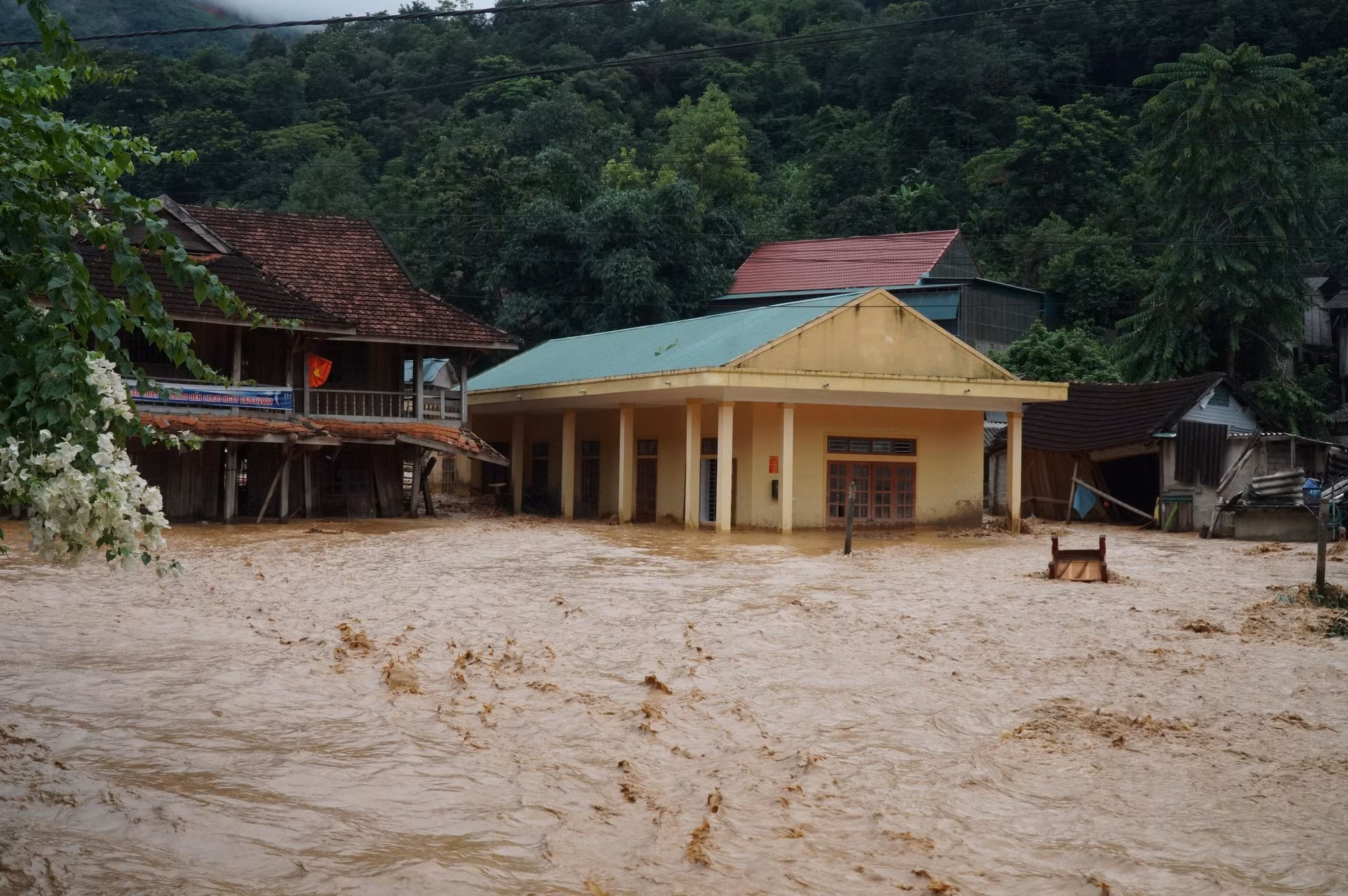 Bản Hòa Sơn là “xóm giáo viên” của huyện Kỳ Sơn bởi tập trung đông thầy cô sinh sống tại đây.