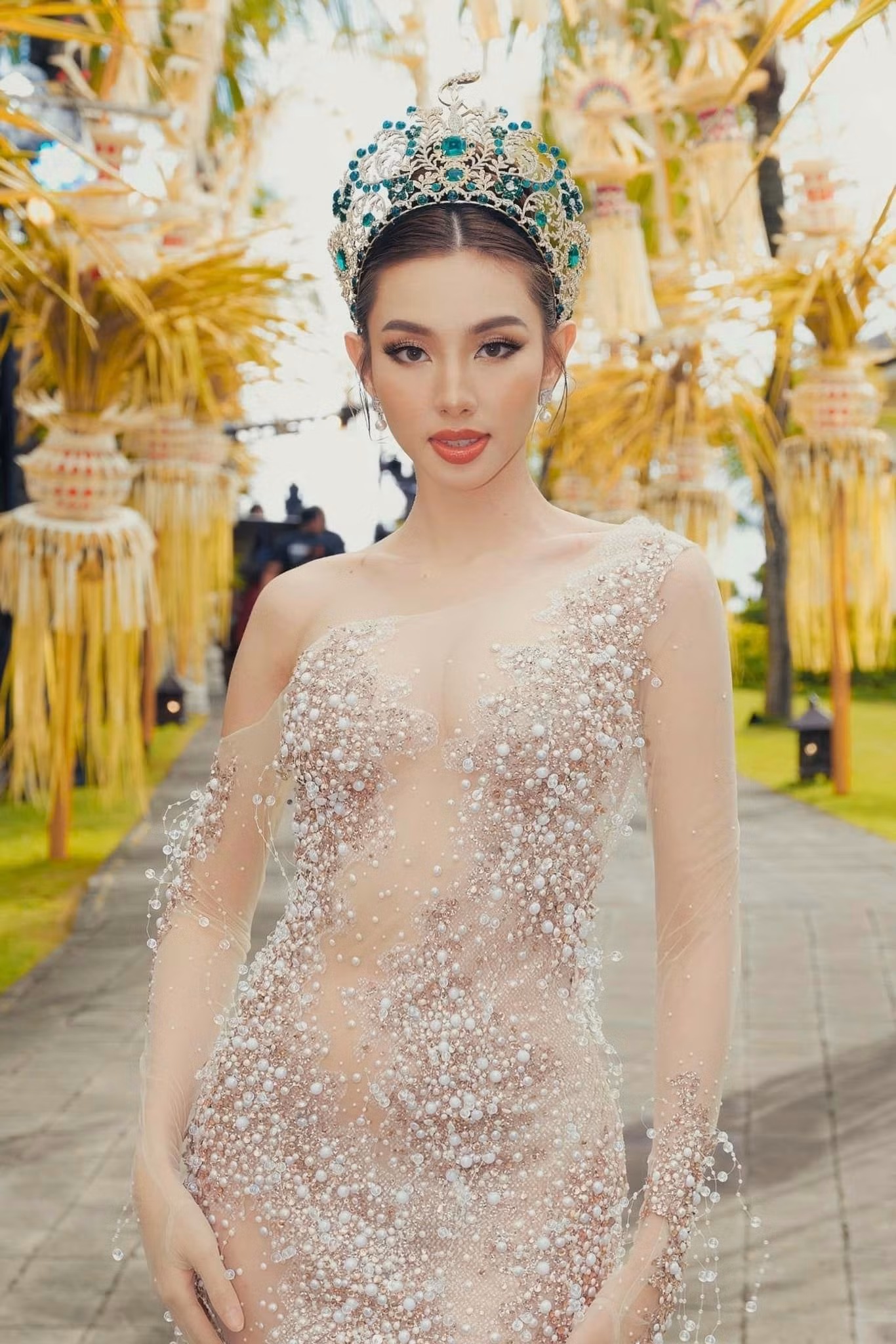 Thùy Tiên thần thái ngút ngàn lấn lướt đàn em tại Miss Grand International ảnh 10