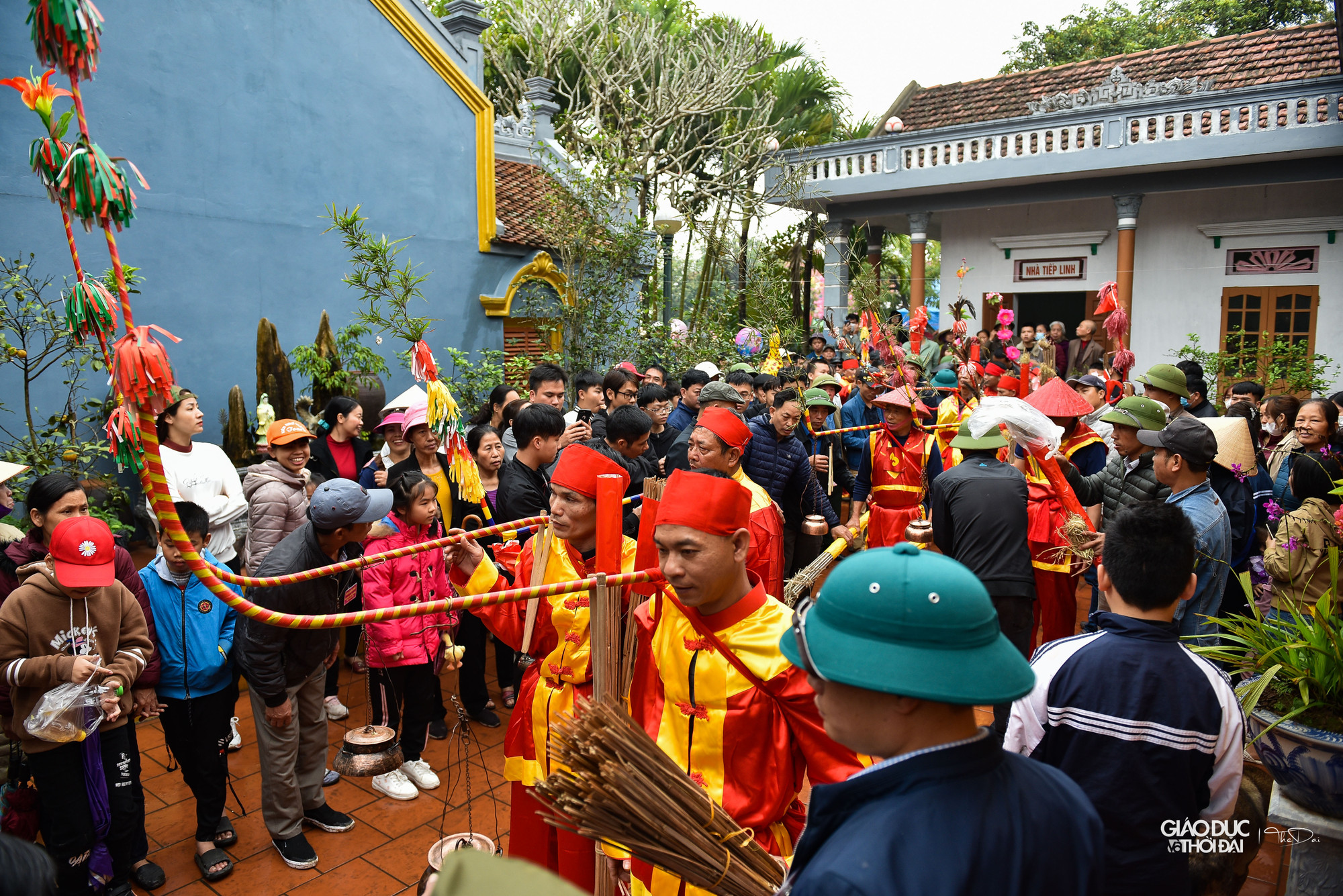 Phần thi địch hỏa được coi là gay cấn, lôi cuốn không chỉ đối với người dự thi, dân làng mà còn cả với khách thập phương tham dự. Hàng năm, hội thi thu hút rất nhiều nghệ sĩ nhiếp ảnh đến tham dự để ghi lại khoảnh khắc đẹp mắt.