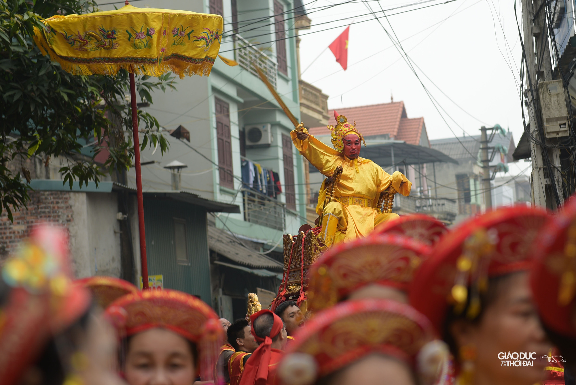 Trước mỗi đoàn kiệu rước còn có đội quân tốt nhí là cháu chắt của các bô lão.