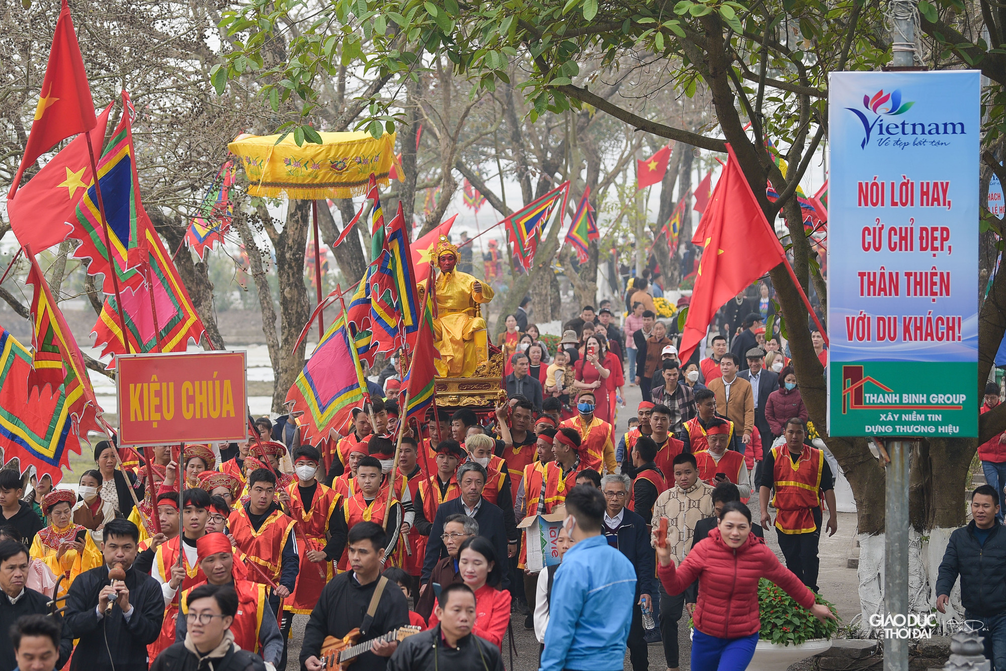Sau khi được rước từ Đình làng, &apos;Vua&apos; làm lễ tế Cao Sơn Đại Vương tại đền Thượng, còn &apos;Chúa&apos; thì bái ngài Huyền Thiên Trấn Vũ tại đền Sái.