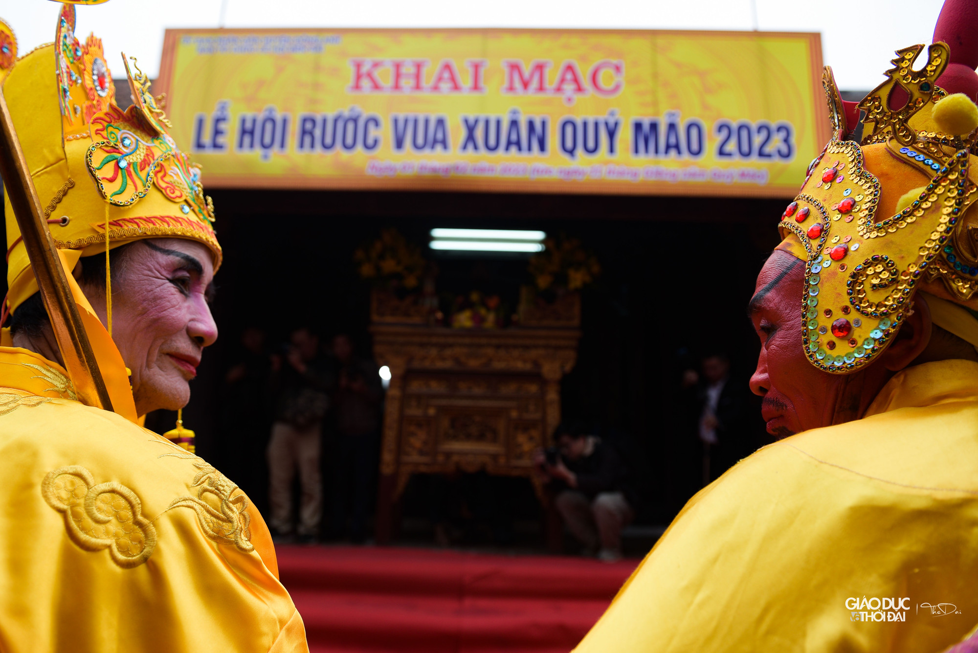 Dẫn đầu đoàn rước là kiệu Chúa, tượng trưng cho việc dẹp đường đánh giặc, phía sau là Vua ngự trên ngai.