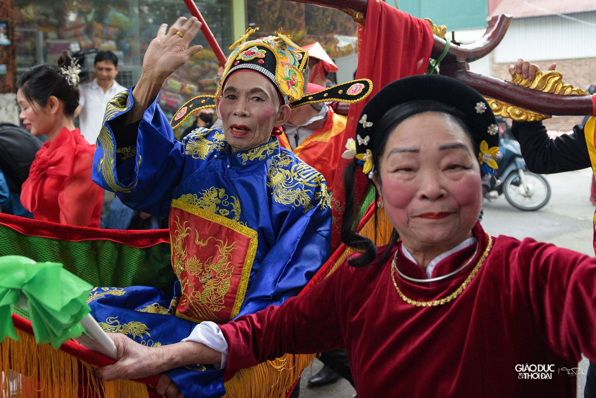Bên cạnh vai Vua và Chúa, người dân Thụy Lôi còn rước kiệu võng 4 vị quan Thị vệ, quan Tán lý, quan Đề lĩnh và quan Trấn thủ cùng các thê thiếp, con cháu của họ. Những người trên 60 tuổi được lựa chọn đóng vai này.