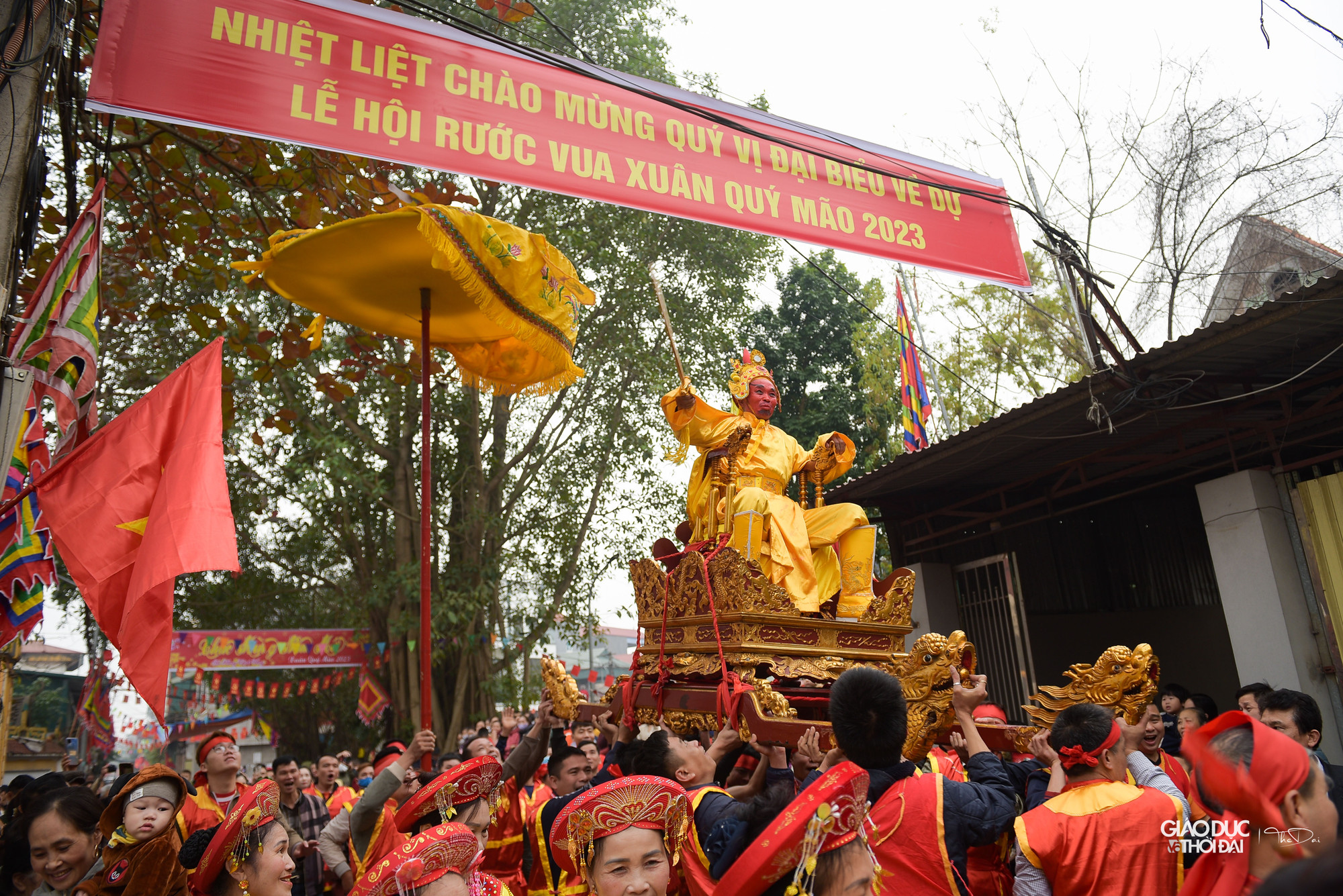 Người vinh dự được dân làng chọn vào vai &apos;Vua&apos; là vị cao niên uy tín trong làng, gia đình gương mẫu, văn hóa, con cháu hạnh phúc, đuề huề.