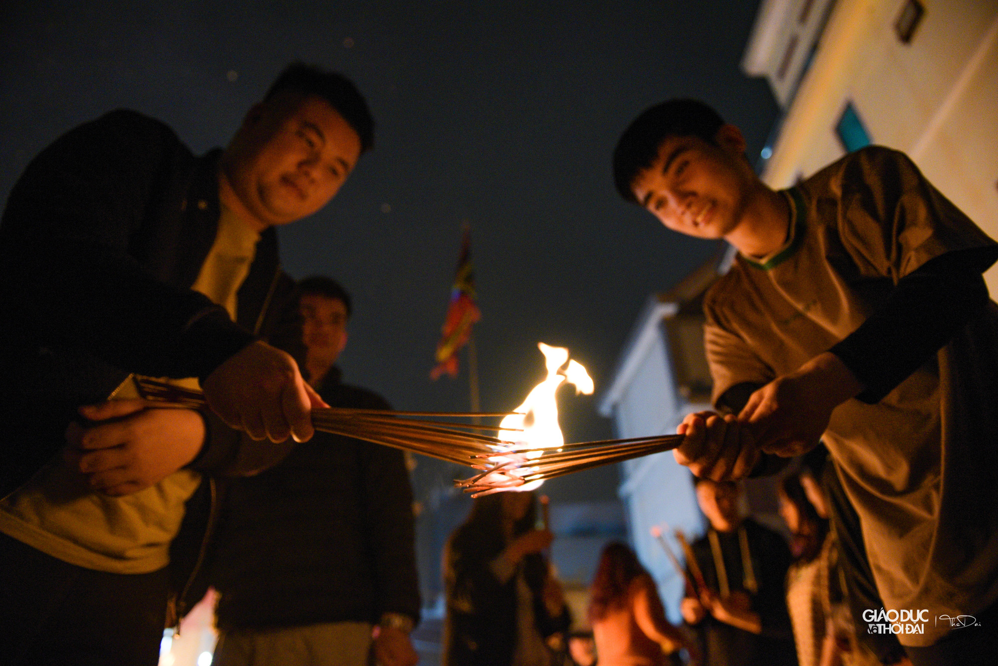Nét khác biệt của &apos;lấy đỏ&apos; là ai cũng muốn xin lộc nhưng không hề xảy ra chuyện tranh giành như ở nhiều lễ hội khác.