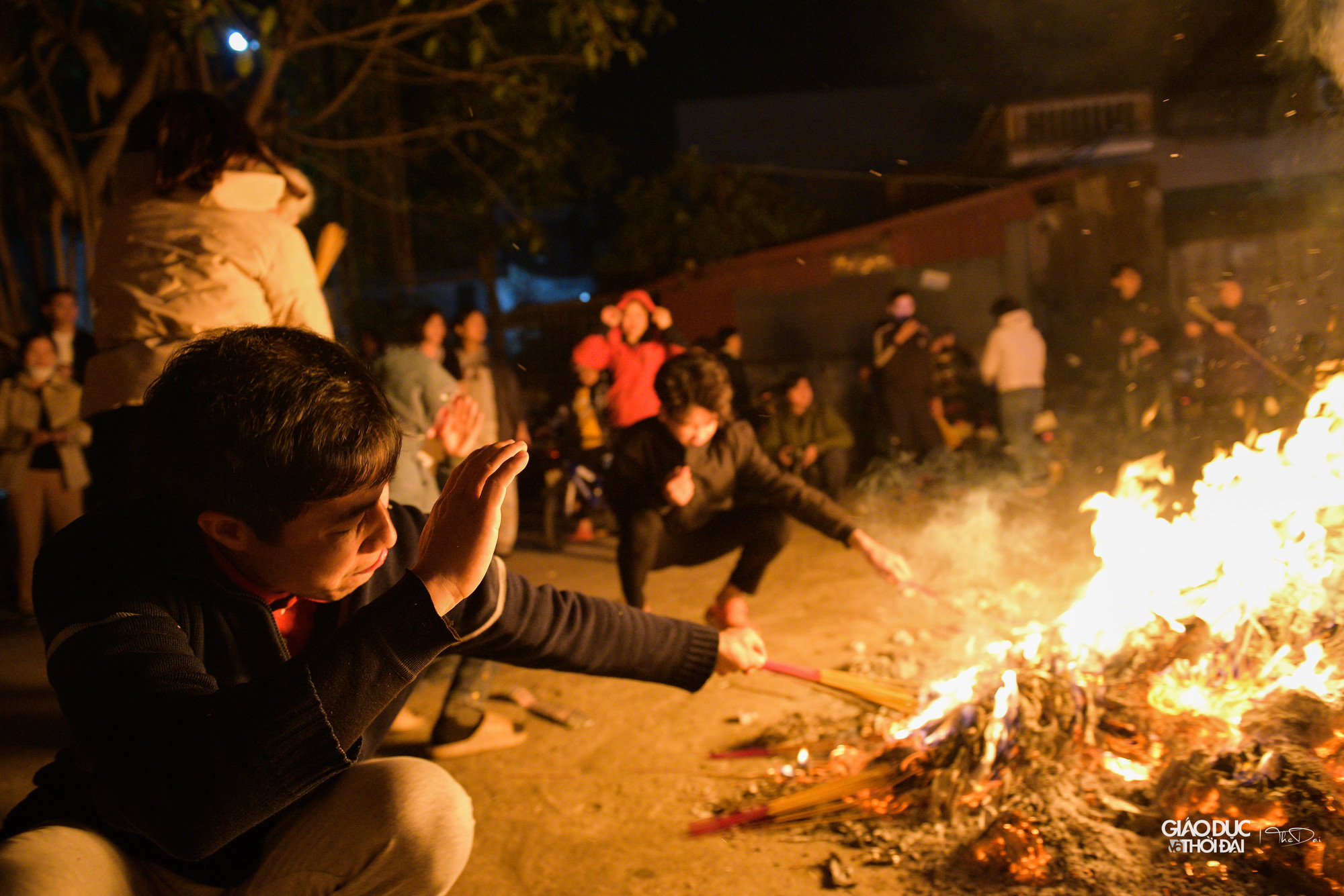 Nét khác biệt của &apos;lấy đỏ&apos; là ai cũng muốn xin lộc nhưng không hề xảy ra chuyện tranh giành như ở nhiều lễ hội khác.