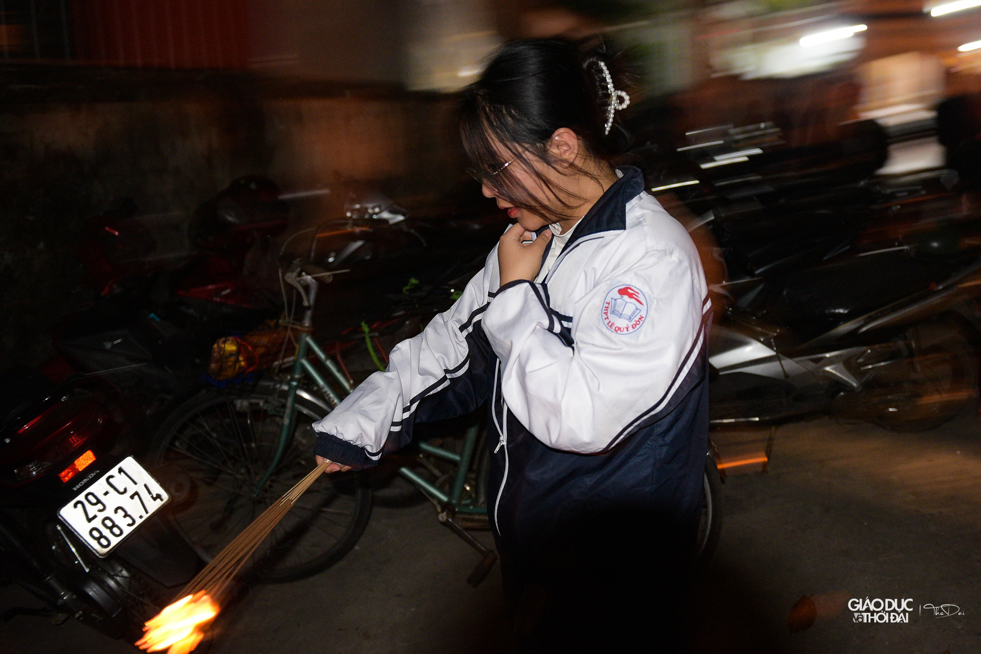 Lấy được lửa, người người chạy thật nhanh để mang lửa về nhà.