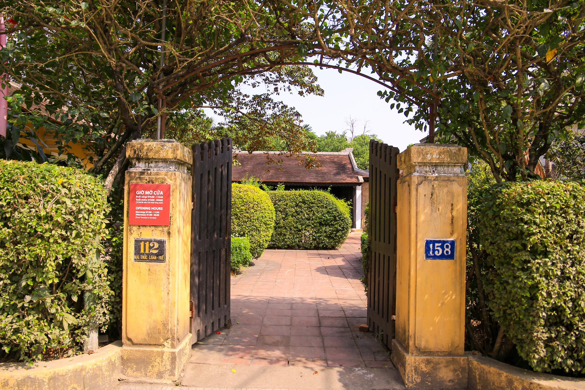 Ngôi nhà số 112 Mai Thúc Loan, phường Thuận Lộc, TP Huế là nơi Chủ tịch Hồ Chí Minh đã sinh sống khi theo gia đình vào Huế trong những năm 1985 - 1901.