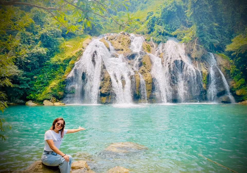 Kỳ nghỉ lễ năm nay, thác Tà Puồng đón lượng lớn du khách đến tham quan, nghỉ mát. Thác Tà Puồng được bà con Vân Kiều thành lập Tổ mô hình quản lý du lịch cộng đồng để phục vụ du khách.