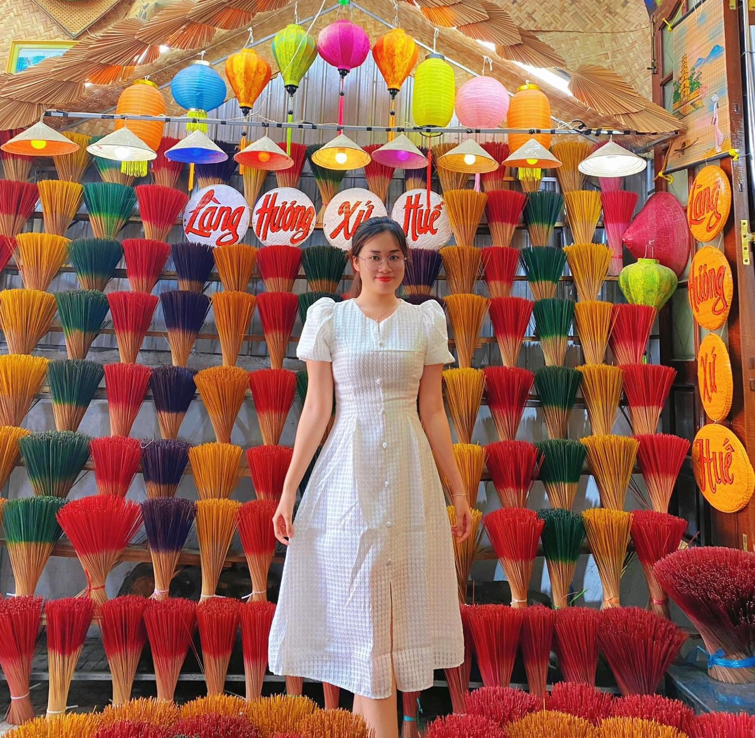 Là cô giáo trẻ, cô Thảo luôn tự tin và năng động.