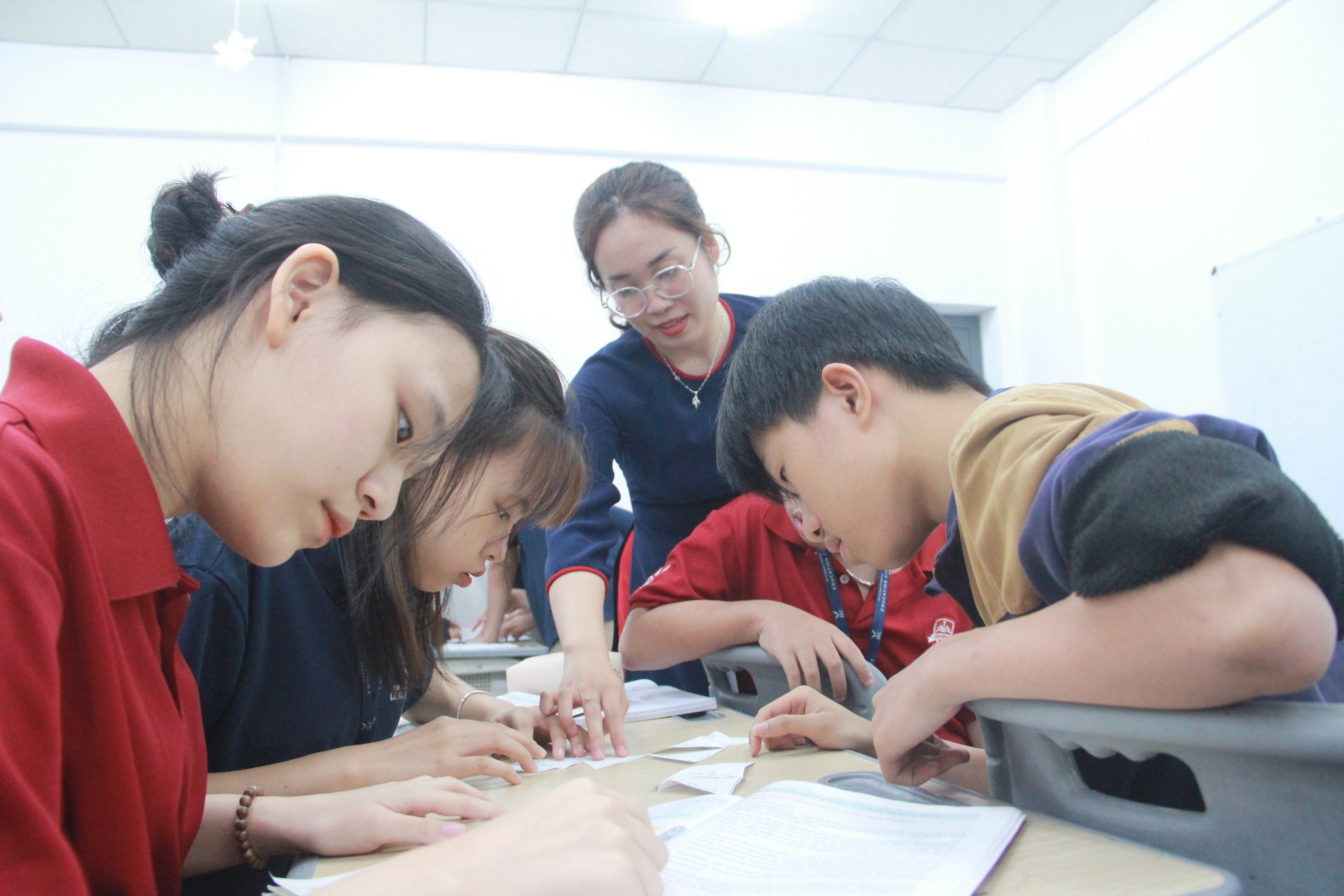 Trong công tác chuyên môn, cô Thảo luôn đổi mới phương pháp truyền dạy kiến thức cho học sinh.