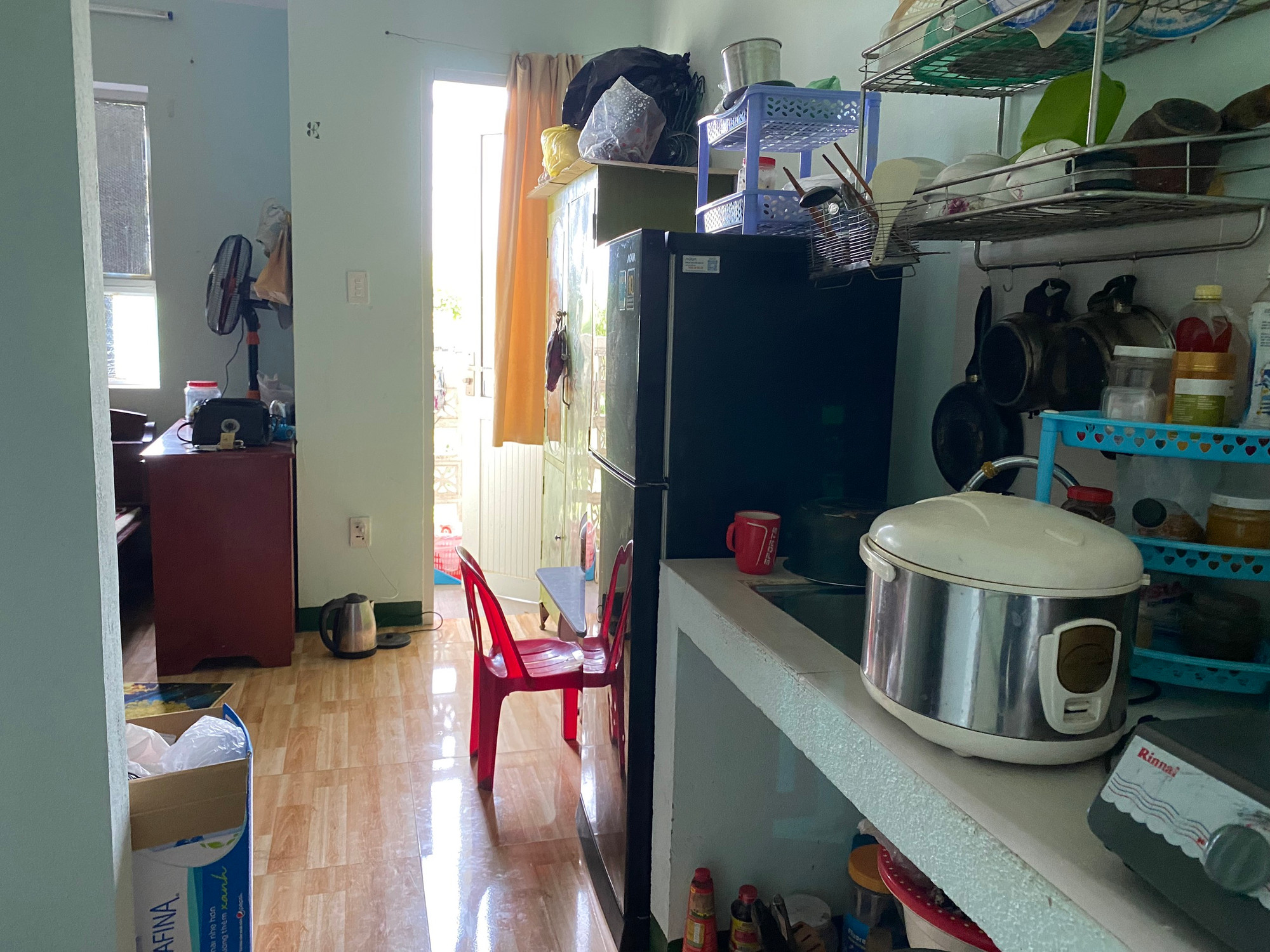 Nguyên nhân nhà ở công nhân không thu hút công nhân thuê là bởi diện tích các căn hộ quá nhỏ, chỉ 15-17m2, được bố trí khép kín gồm bếp, sân phơi đồ, nhà vệ sinh nên không đủ không gian sinh hoạt tối thiểu với những công nhân có gia đình, con cái. Nguyên nhân nhà ở công nhân không thu hút công nhân thuê là bởi diện tích các căn hộ quá nhỏ, chỉ 15-17m2, được bố trí khép kín gồm bếp, sân phơi đồ, nhà vệ sinh nên không đủ không gian sinh hoạt tối thiểu với những công nhân có gia đình, con cái.