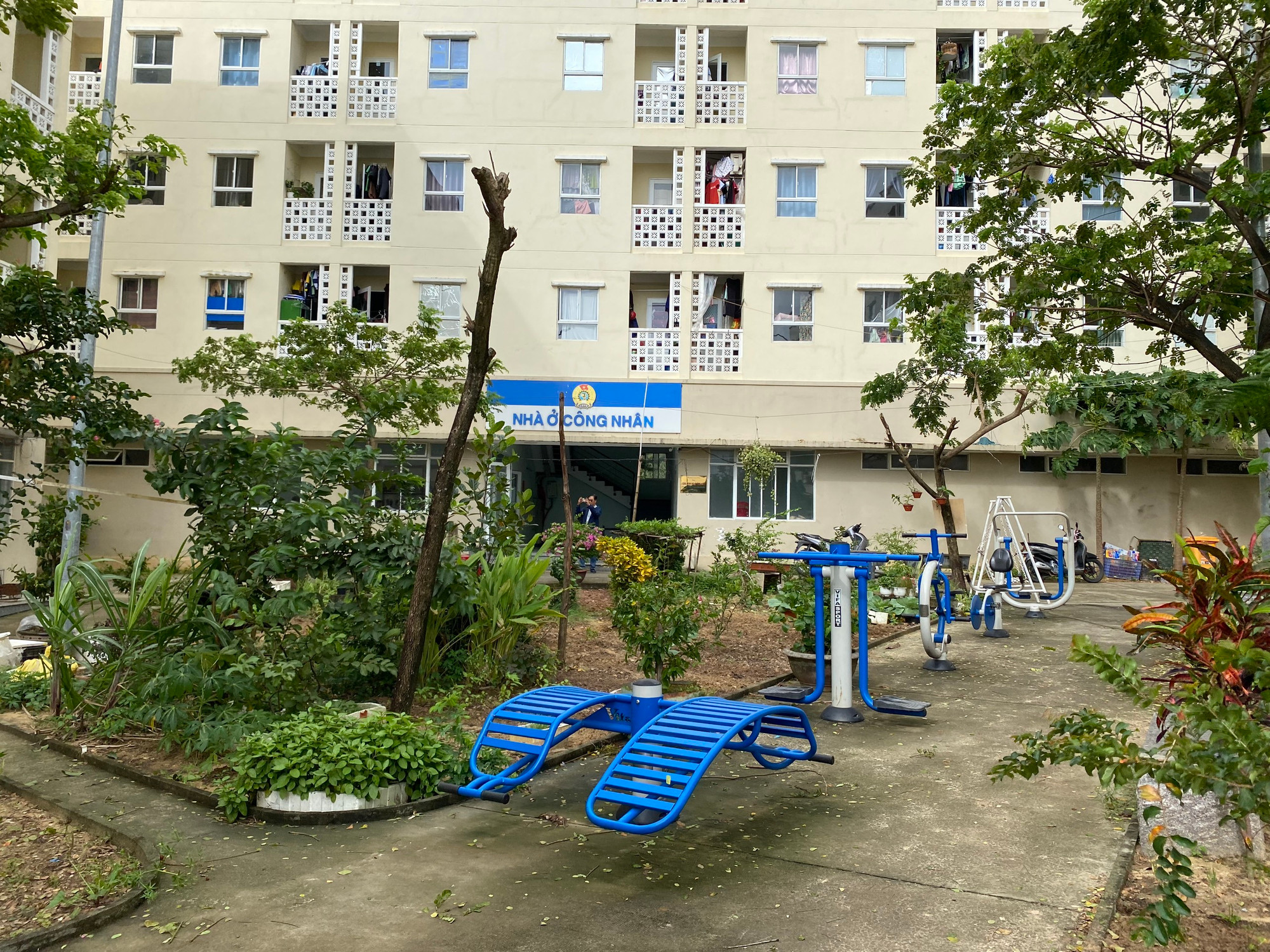 Công trình có đầy đủ các hạng mục nhà để xe, phòng sinh hoạt chung, nhà trẻ, trạm y tế để sử dụng chung cho cả 3 khối nhà. Công trình có đầy đủ các hạng mục nhà để xe, phòng sinh hoạt chung, nhà trẻ, trạm y tế để sử dụng chung cho cả 3 khối nhà.